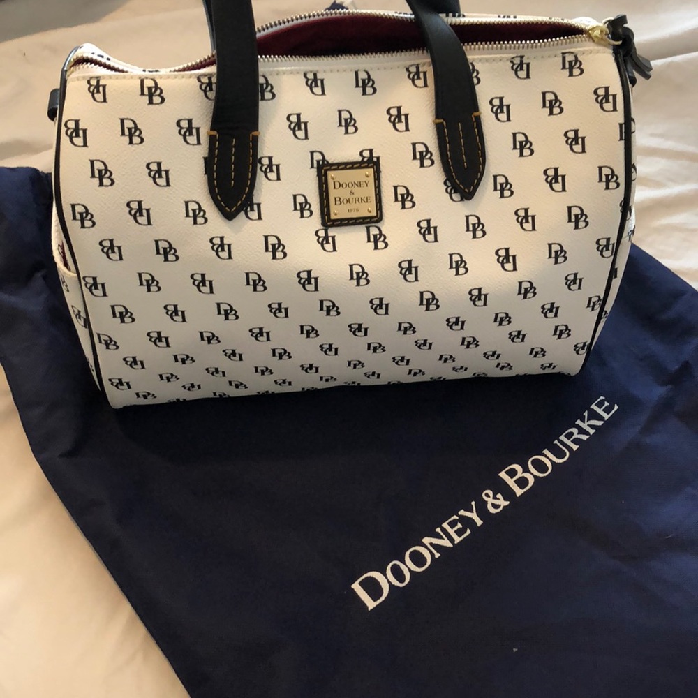Gorgeous Dooney & Bourke satchel!